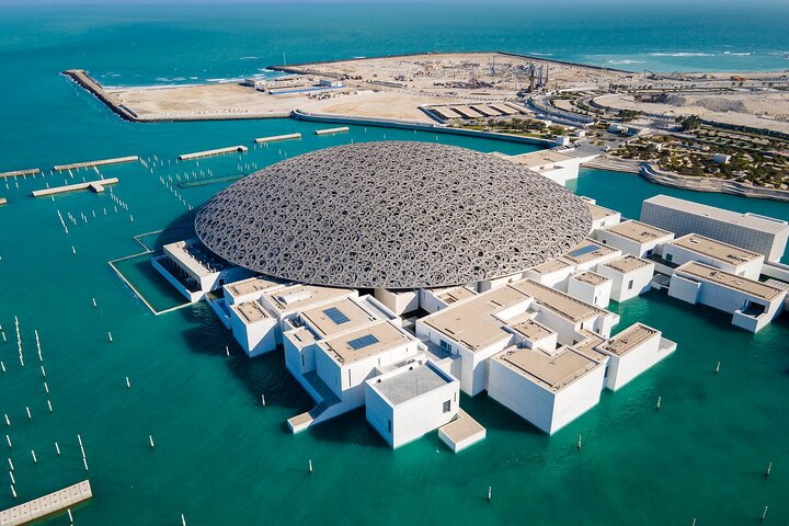 Tour di un'intera giornata da Dubai ad Abu Dhabi, visita alla Grande Moschea, Palazzo Reale e Etihad Towers, foto 7 | wizardtrip