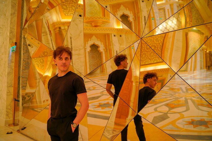 Tour di un'intera giornata da Dubai ad Abu Dhabi, visita alla Grande Moschea, Palazzo Reale e Etihad Towers, foto 10 | wizardtrip