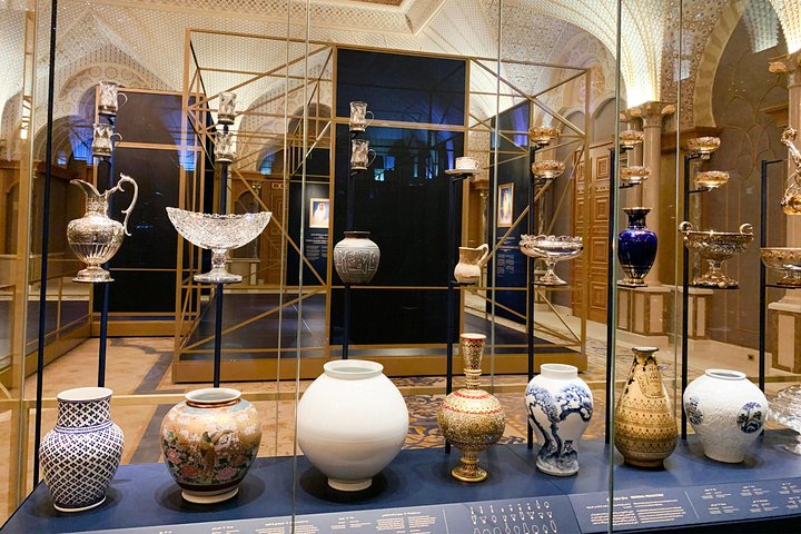 Tour di un'intera giornata da Dubai ad Abu Dhabi, visita alla Grande Moschea, Palazzo Reale e Etihad Towers, foto 13 | wizardtrip