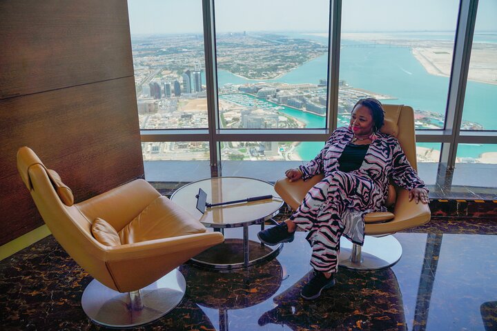Tour di un'intera giornata da Dubai ad Abu Dhabi, visita alla Grande Moschea, Palazzo Reale e Etihad Towers, foto 24 | wizardtrip