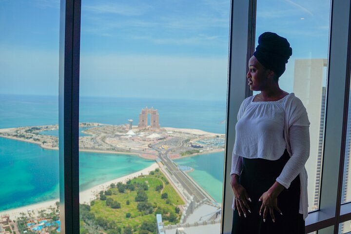 Tour di un'intera giornata da Dubai ad Abu Dhabi, visita alla Grande Moschea, Palazzo Reale e Etihad Towers, foto 25 | wizardtrip