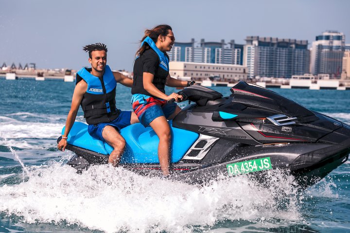 Aventura de jet ski em Dubai com vistas do skyline da cidade e do Burj Al Arab, foto 6 | wizardtrip