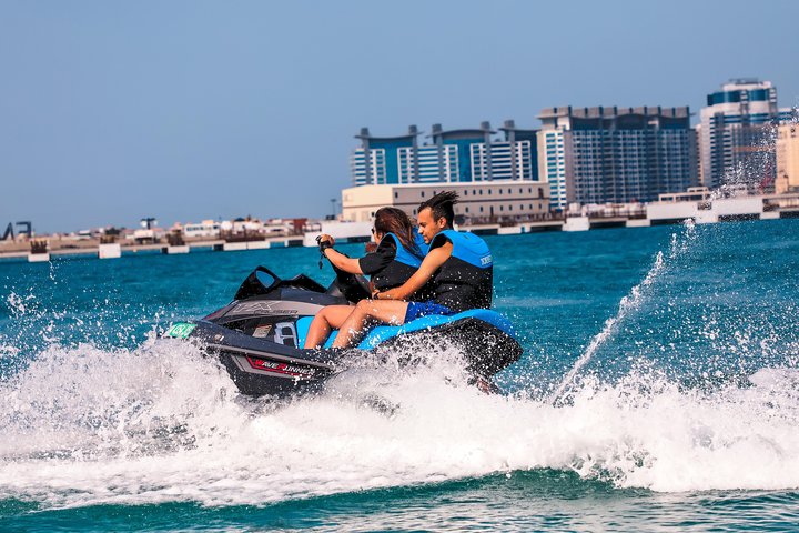 Aventura de jet ski em Dubai com vistas do skyline da cidade e do Burj Al Arab, foto 8 | wizardtrip