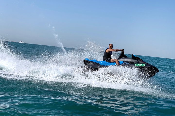 Aventura de jet ski em Dubai com vistas do skyline da cidade e do Burj Al Arab, foto 9 | wizardtrip