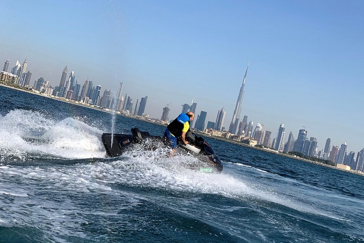 Aventura de jet ski em Dubai com vistas do skyline da cidade e do Burj Al Arab, foto 11 | wizardtrip