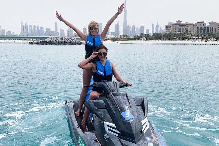 Aventura de jet ski em Dubai com vistas do skyline da cidade e do Burj Al Arab, foto 12 | wizardtrip
