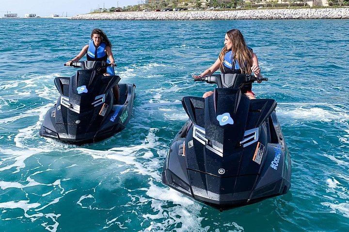 Aventura de jet ski em Dubai com vistas do skyline da cidade e do Burj Al Arab, foto 13 | wizardtrip