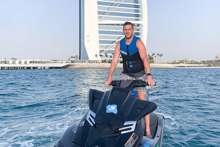 Aventura de jet ski em Dubai com vistas do skyline da cidade e do Burj Al Arab, foto 14 | wizardtrip