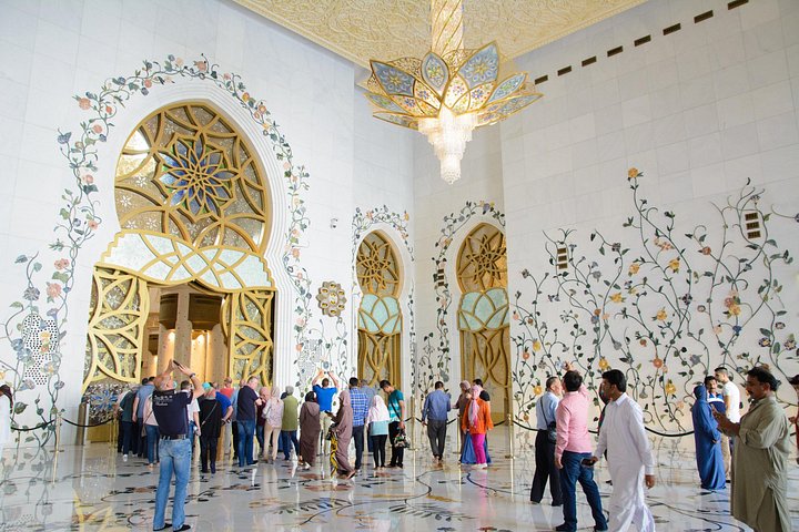 Day trip from Dubai to Abu Dhabi featuring the Grand Mosque and Louvre Museum, photo 10 | wizardtrip