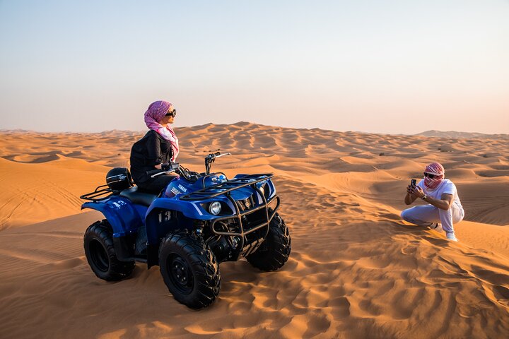 Avventura in quad nel deserto di Dubai con giri in cammello, cena BBQ e osservazione delle stelle, foto 6 | wizardtrip