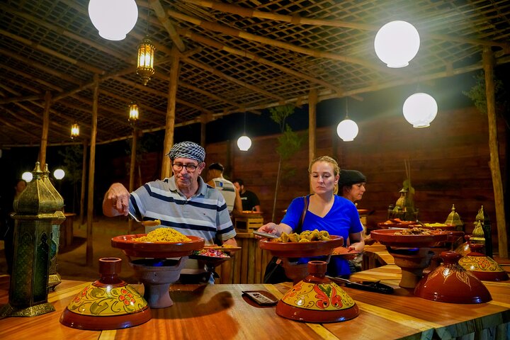 Avventura in quad nel deserto di Dubai con giri in cammello, cena BBQ e osservazione delle stelle, foto 9 | wizardtrip