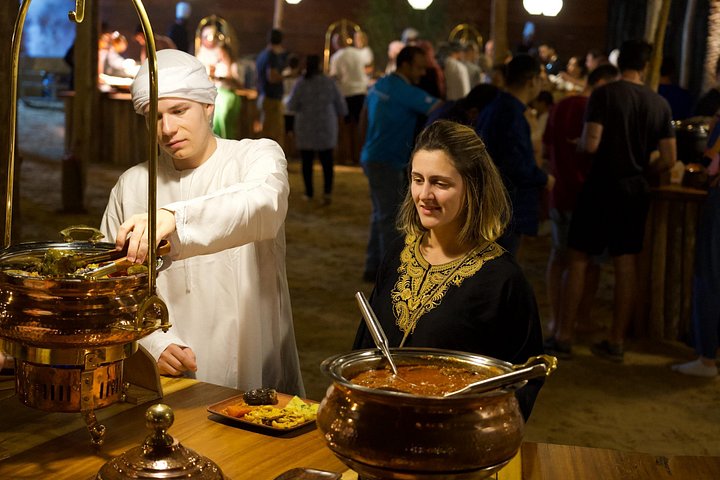 Avventura in quad nel deserto di Dubai con giri in cammello, cena BBQ e osservazione delle stelle, foto 14 | wizardtrip