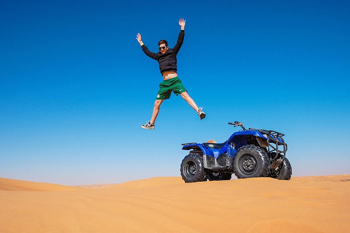 Avventura in quad nel deserto di Dubai con giri in cammello, cena BBQ e osservazione delle stelle, foto 18 | wizardtrip