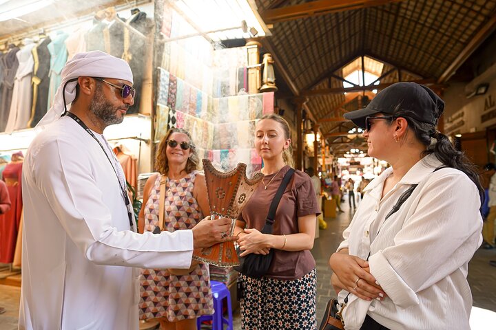 Guidet spasertur gjennom Dubais gamleby, souker og bukt med abra-tur, foto 8 | wizardtrip