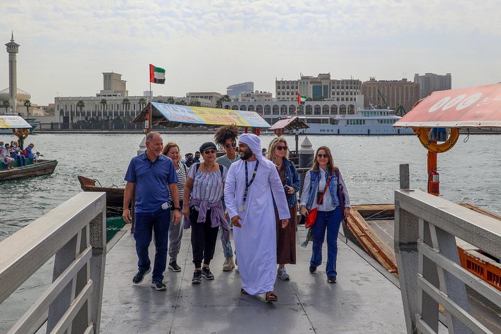 Guidet spasertur gjennom Dubais gamleby, souker og bukt med abra-tur, foto 9 | wizardtrip