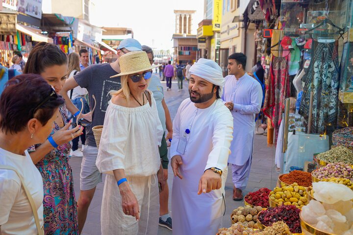 Guidet spasertur gjennom Dubais gamleby, souker og bukt med abra-tur, foto 14 | wizardtrip