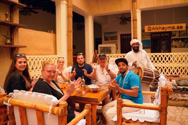 Guidet spasertur gjennom Dubais gamleby, souker og bukt med abra-tur, foto 15 | wizardtrip