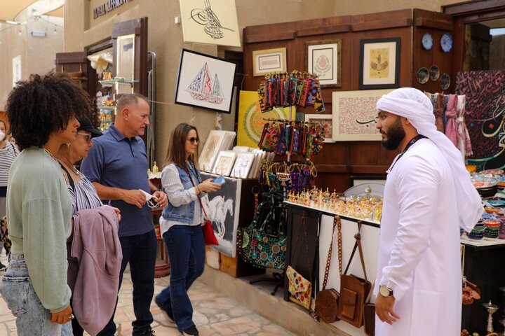 Guidet spasertur gjennom Dubais gamleby, souker og bukt med abra-tur, foto 17 | wizardtrip