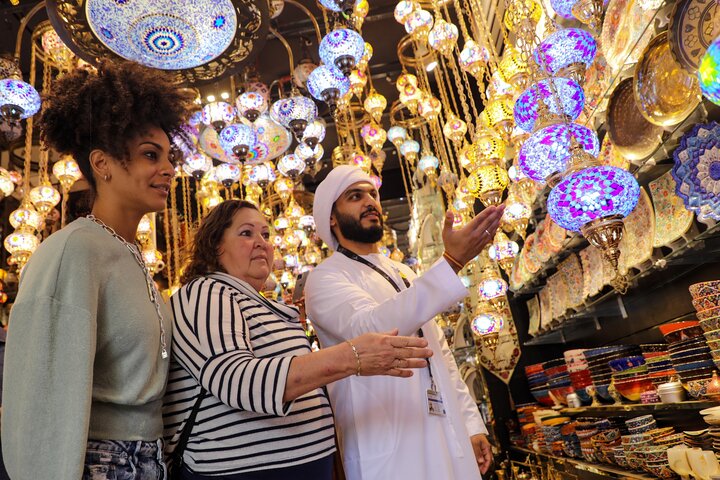 Guidet spasertur gjennom Dubais gamleby, souker og bukt med abra-tur, foto 19 | wizardtrip