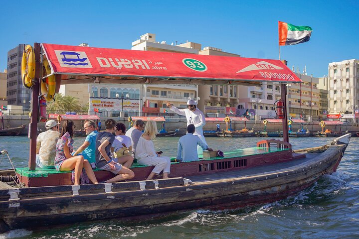 Guidet spasertur gjennom Dubais gamleby, souker og bukt med abra-tur, foto 20 | wizardtrip
