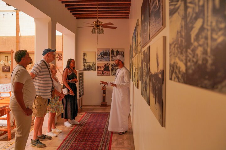 Guidet spasertur gjennom Dubais gamleby, souker og bukt med abra-tur, foto 23 | wizardtrip