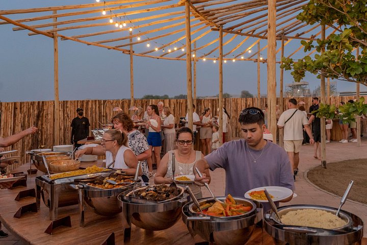 Overnattingstur i ørkenen i Dubai med sanddynedrift, kamelridning, BBQ-middag og stjernekikking, foto 17 | wizardtrip