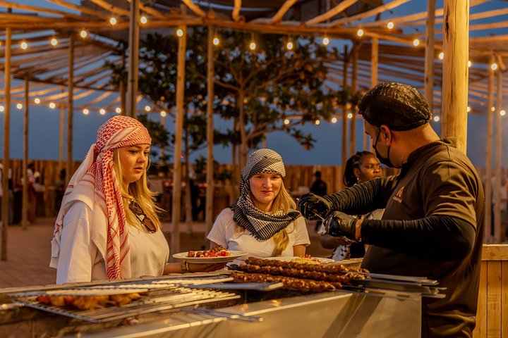 Overnattingstur i ørkenen i Dubai med sanddynedrift, kamelridning, BBQ-middag og stjernekikking, foto 21 | wizardtrip