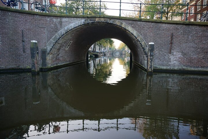 Morgensejladstur i lille gruppe i Amsterdam på en historisk båd, foto 9 | wizardtrip