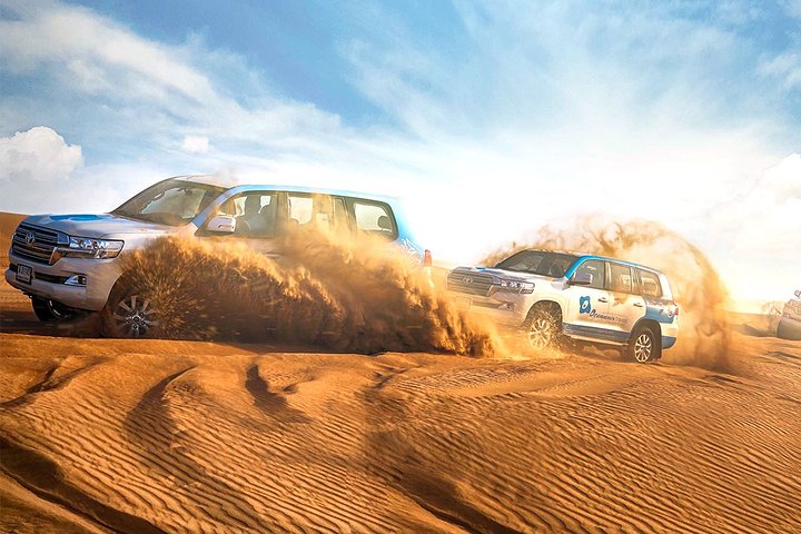 Ervaar een woestijnsafari in Abu Dhabi met dune bashing, kamelentochten, BBQ-diner en culturele shows, foto 6 | wizardtrip