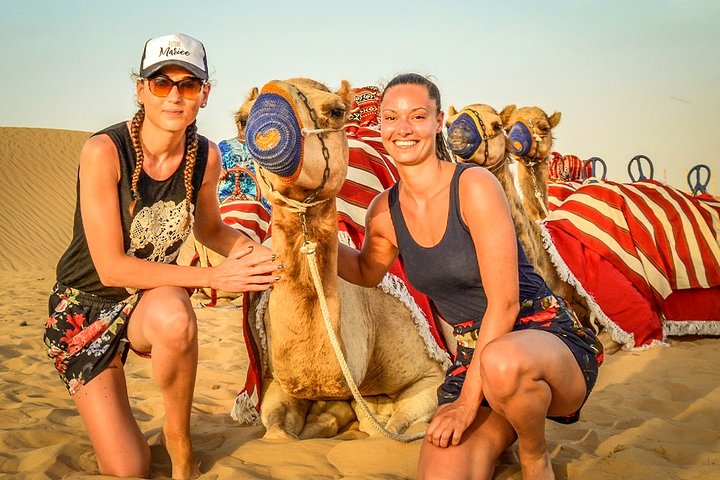 Ervaar een woestijnsafari in Abu Dhabi met dune bashing, kamelentochten, BBQ-diner en culturele shows, foto 9 | wizardtrip