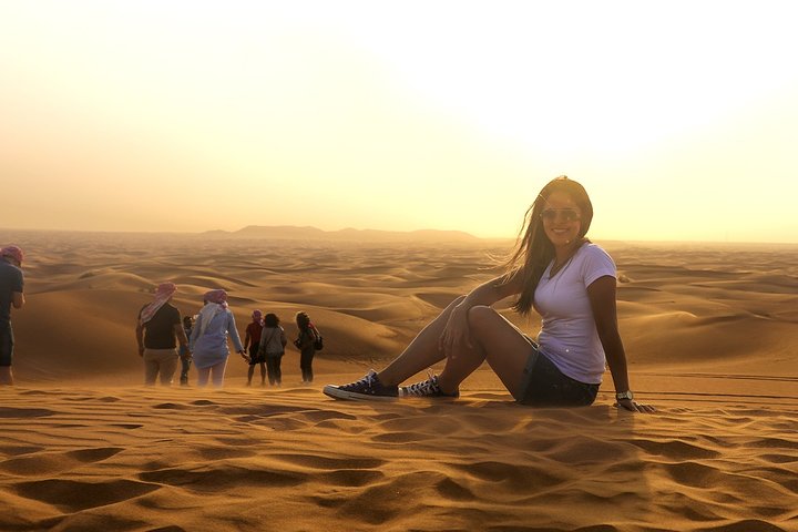 Ervaar een woestijnsafari in Abu Dhabi met dune bashing, kamelentochten, BBQ-diner en culturele shows, foto 14 | wizardtrip