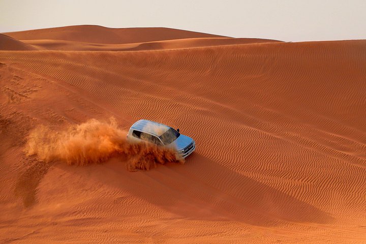 Avventura mattutina nel deserto ad Abu Dhabi con dune bashing, sandboarding e giri in cammello, foto 8 | wizardtrip