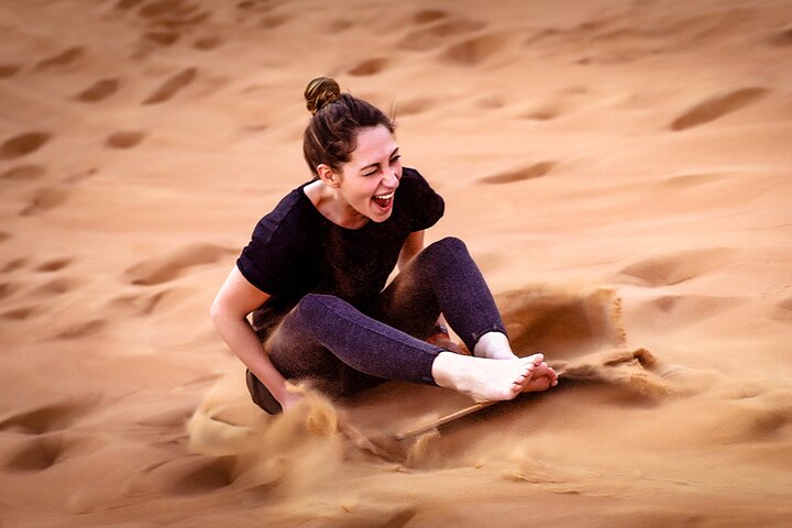 Avventura mattutina nel deserto ad Abu Dhabi con dune bashing, sandboarding e giri in cammello, foto 9 | wizardtrip