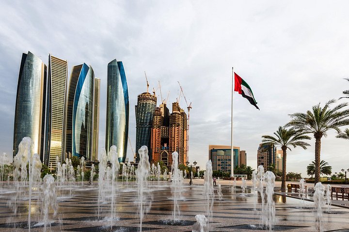 Explora la icónica Mezquita Sheikh Zayed, el Palacio Real y las Torres Etihad de Abu Dabi en un tour guiado por la ciudad, foto 10 | wizardtrip