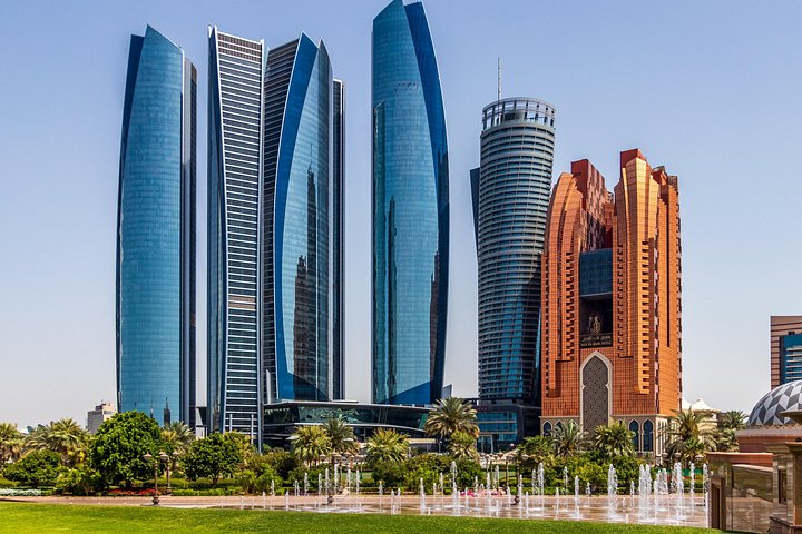 Explora la icónica Mezquita Sheikh Zayed, el Palacio Real y las Torres Etihad de Abu Dabi en un tour guiado por la ciudad, foto 16 | wizardtrip