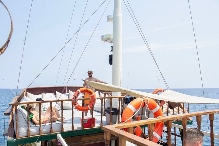 All-inclusive zwemcruise op Rhodos met Griekse BBQ, drankjes en stops bij prachtige baaien, foto 13 | wizardtrip