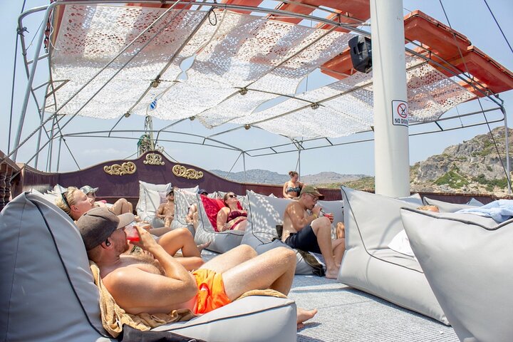 All-inclusive zwemcruise op Rhodos met Griekse BBQ, drankjes en stops bij prachtige baaien, foto 14 | wizardtrip