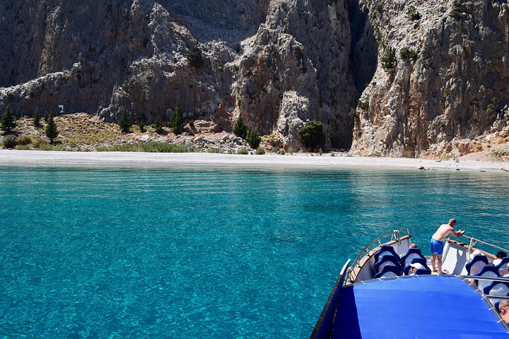 Hurtig bådtur fra Rhodos til Symi med badestop ved St. George's Bay, foto 8 | wizardtrip