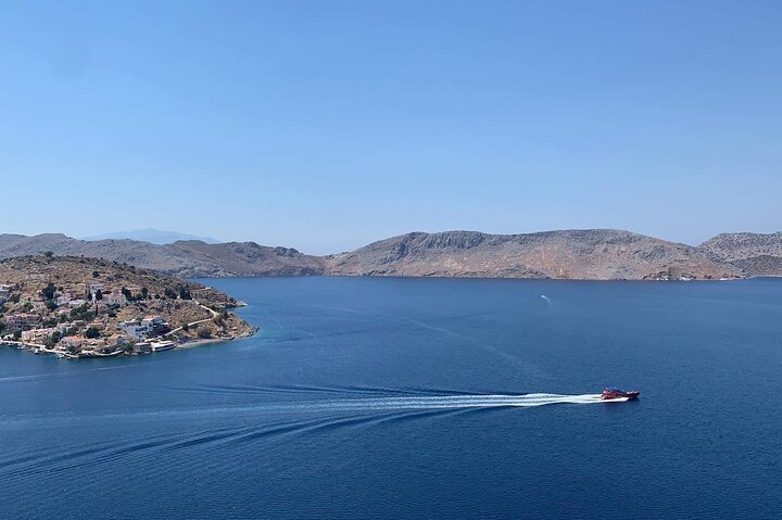 Hurtig bådtur fra Rhodos til Symi med badestop ved St. George's Bay, foto 14 | wizardtrip