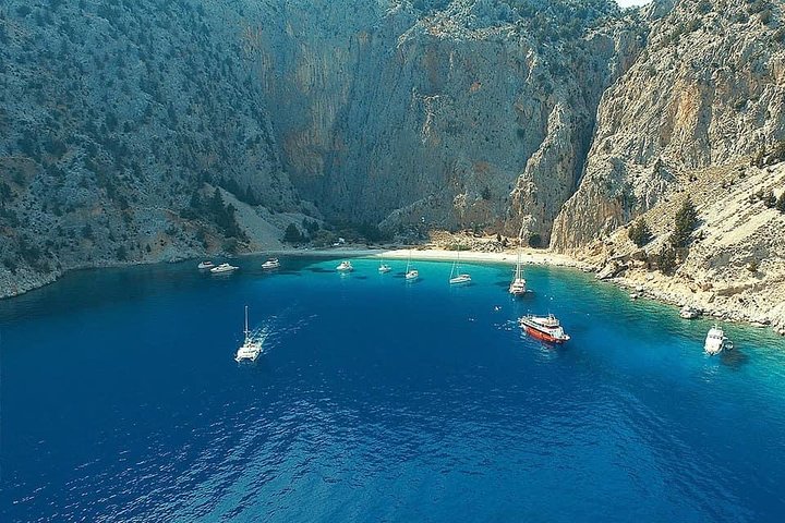 Hurtig bådtur fra Rhodos til Symi med badestop ved St. George's Bay, foto 20 | wizardtrip