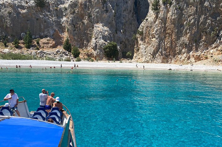 Hurtig bådtur fra Rhodos til Symi med badestop ved St. George's Bay, foto 22 | wizardtrip