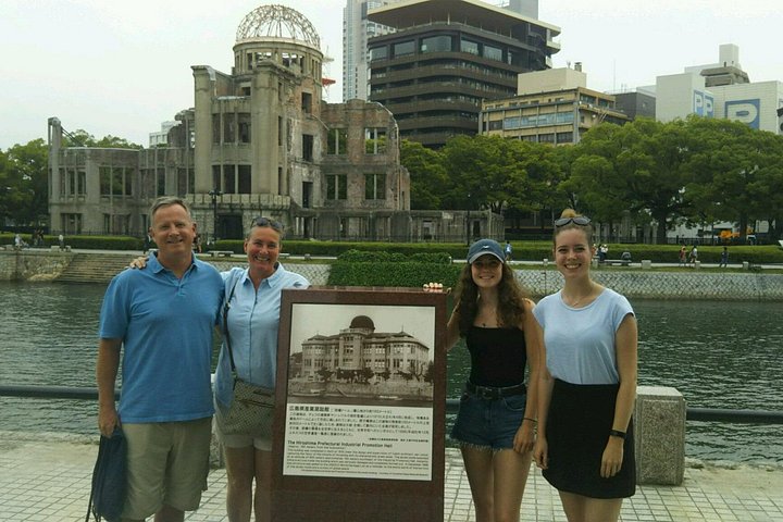 Privat guidad vandringstur till Hiroshimas historiska platser, inklusive Fredsmonumentmuseet och Hiroshimas slott, foto 7 | wizardtrip