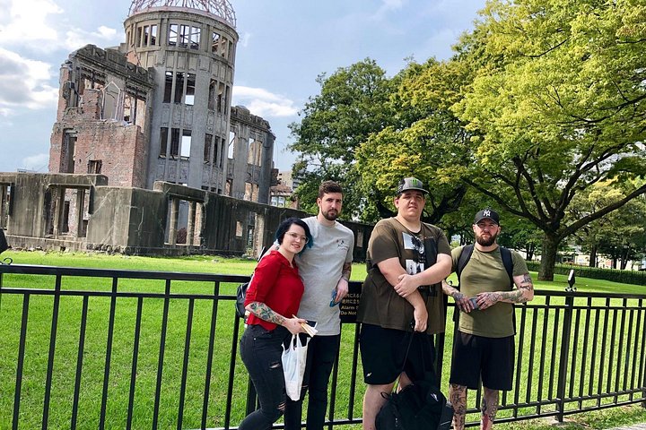 Privat guidad vandringstur till Hiroshimas historiska platser, inklusive Fredsmonumentmuseet och Hiroshimas slott, foto 15 | wizardtrip