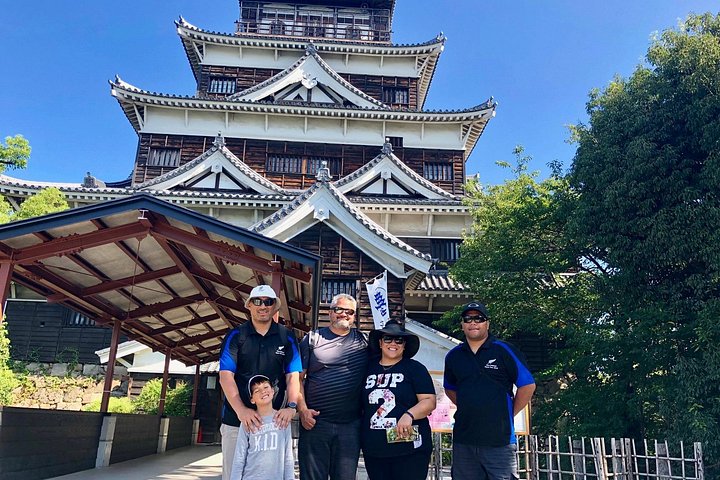 Privat guidad vandringstur till Hiroshimas historiska platser, inklusive Fredsmonumentmuseet och Hiroshimas slott, foto 16 | wizardtrip