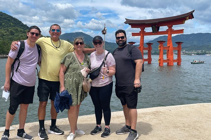 Privat guidad vandringstur till Hiroshimas historiska platser, inklusive Fredsmonumentmuseet och Hiroshimas slott, foto 25 | wizardtrip