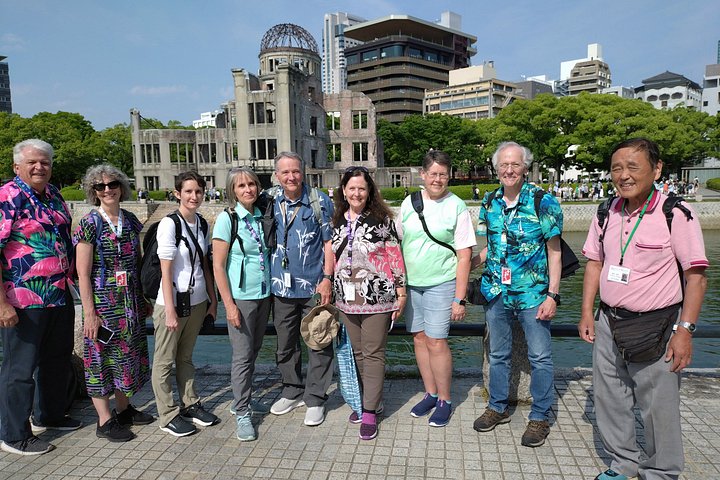 Privat guidad vandringstur till Hiroshimas historiska platser, inklusive Fredsmonumentmuseet och Hiroshimas slott, foto 33 | wizardtrip