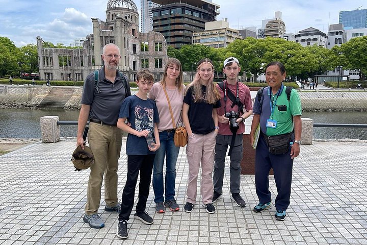 Privat guidad vandringstur till Hiroshimas historiska platser, inklusive Fredsmonumentmuseet och Hiroshimas slott, foto 35 | wizardtrip