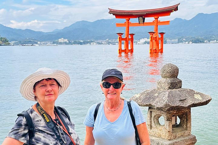 Privat guidad vandringstur till Hiroshimas historiska platser, inklusive Fredsmonumentmuseet och Hiroshimas slott, foto 42 | wizardtrip