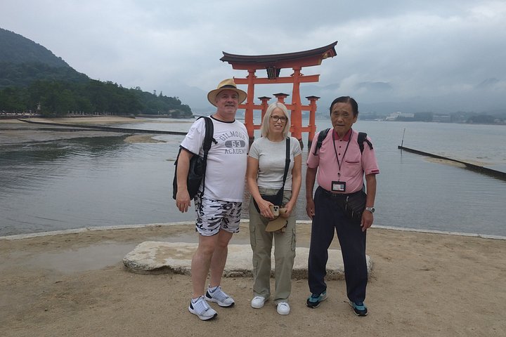 Privat guidad vandringstur till Hiroshimas historiska platser, inklusive Fredsmonumentmuseet och Hiroshimas slott, foto 49 | wizardtrip