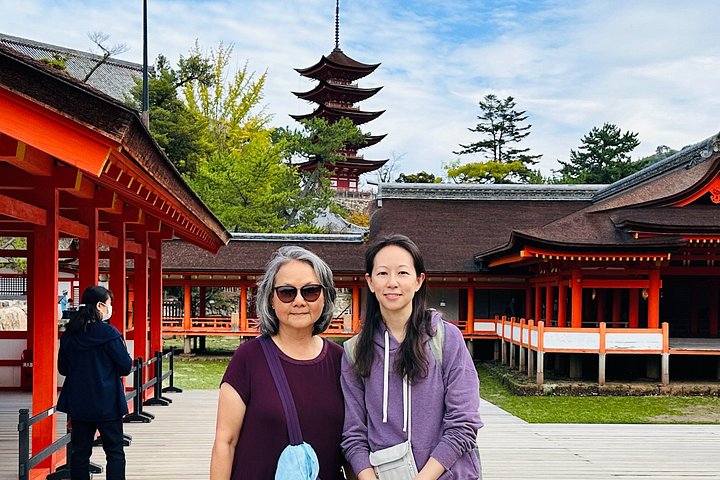 Privat guidad vandringstur till Hiroshimas historiska platser, inklusive Fredsmonumentmuseet och Hiroshimas slott, foto 50 | wizardtrip